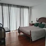 Com Varanda E Vista De Mar