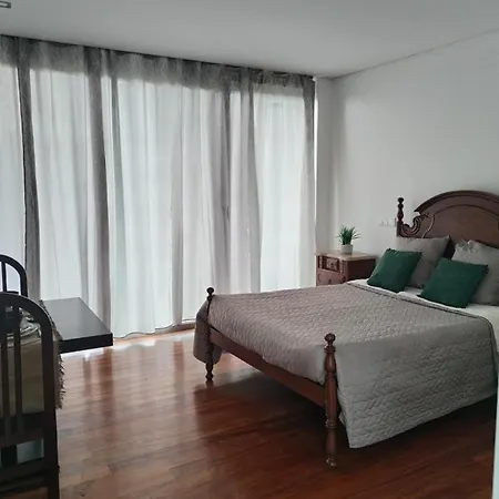 Com Varanda E Vista De Mar